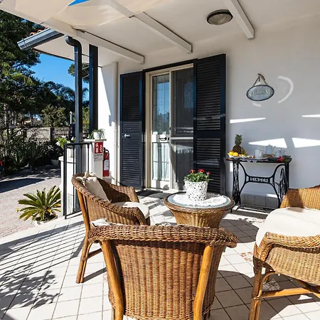 Vesuvian Stone Frühstückspension