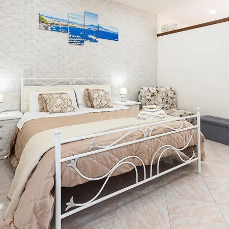 Vesuvian Stone 住宿加早餐酒店