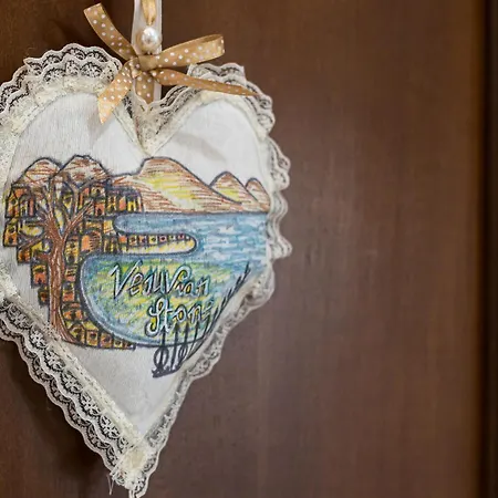 Vesuvian Stone 4* 庞贝